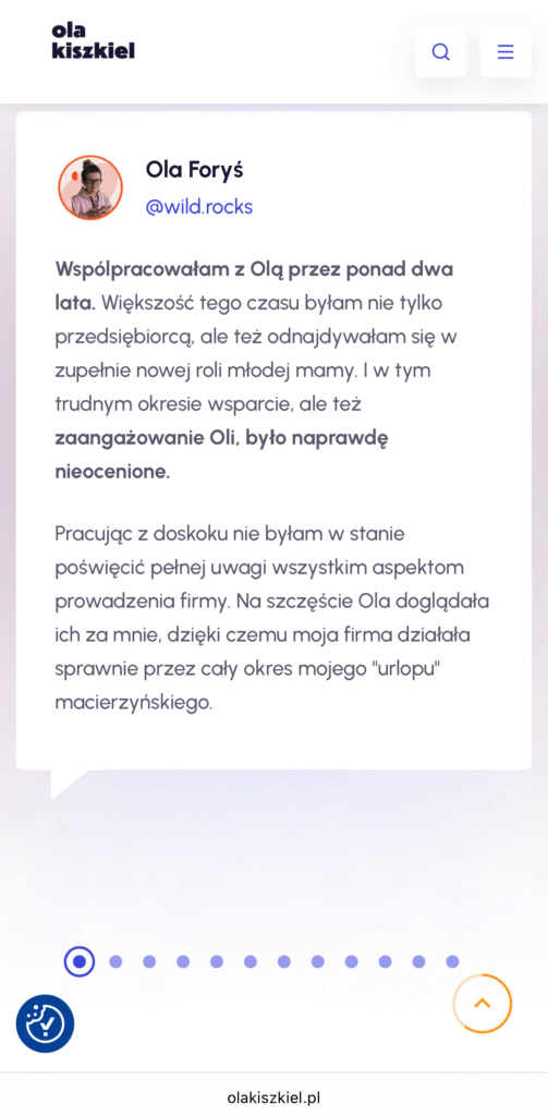 Zrzut ekranu pokazujący, jak działa przesuwanie opinii gestem swipe.